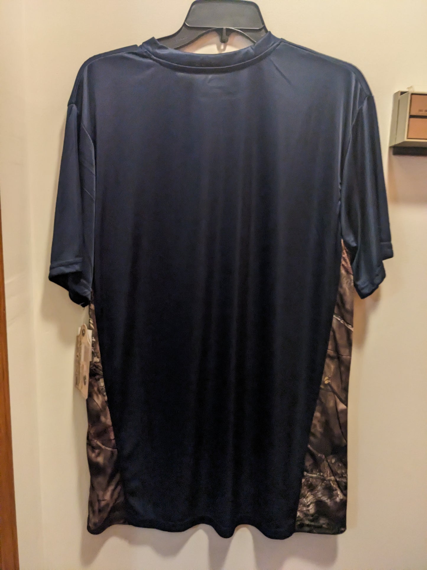 Mossy Oak Mens large blue short sleeved athletic fabric shirt NWT