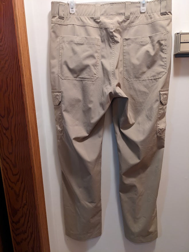 Roundtree & Yorke Performance Men's 36x30 light khaki polyester pants