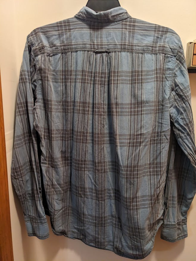Eddie Bauer Men's XL blue plaid long sleeved button down shirt with front pockets
