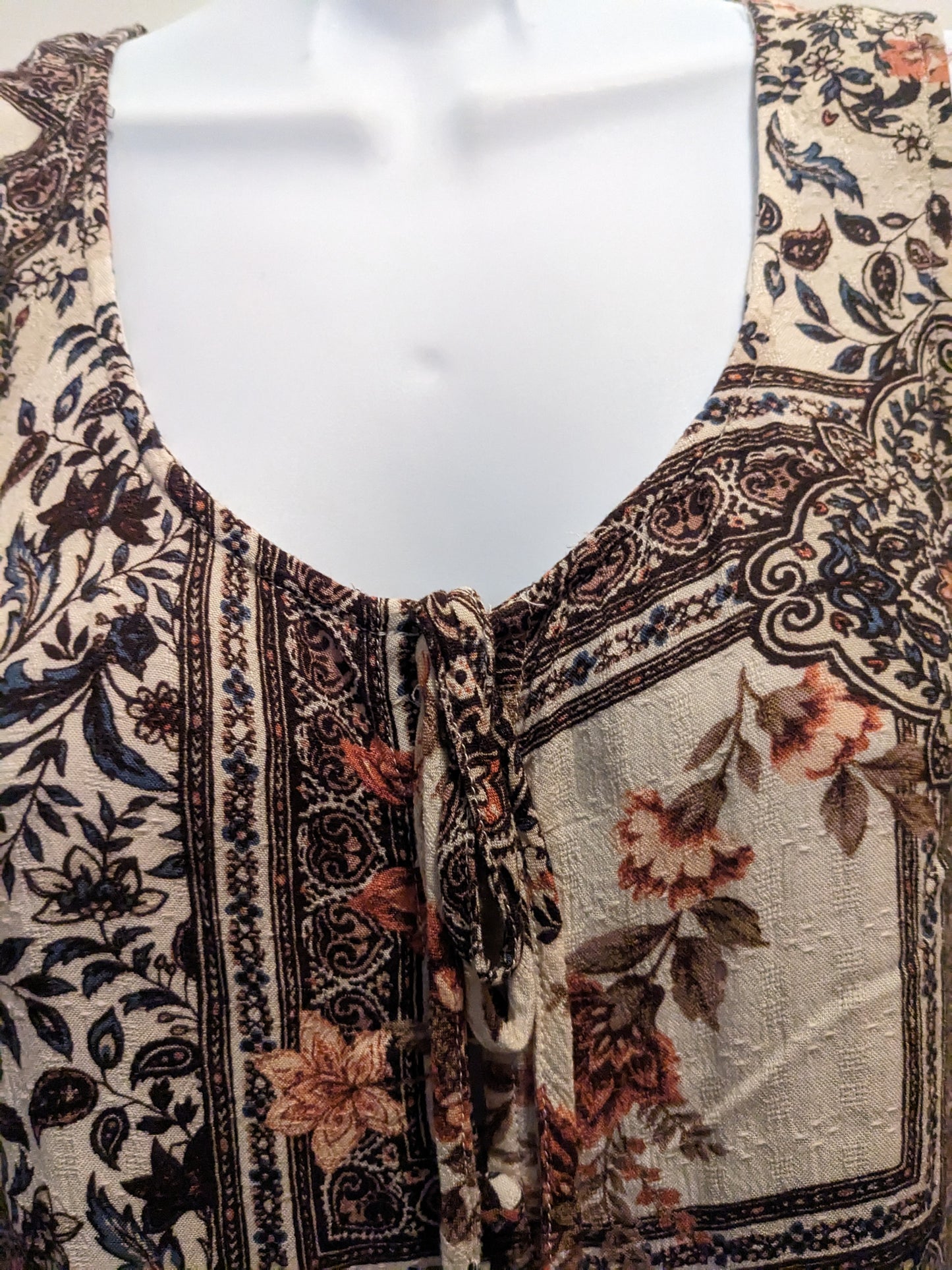American Eagle Women's XS brown floral sleeveless blouse w/flared hem NWT