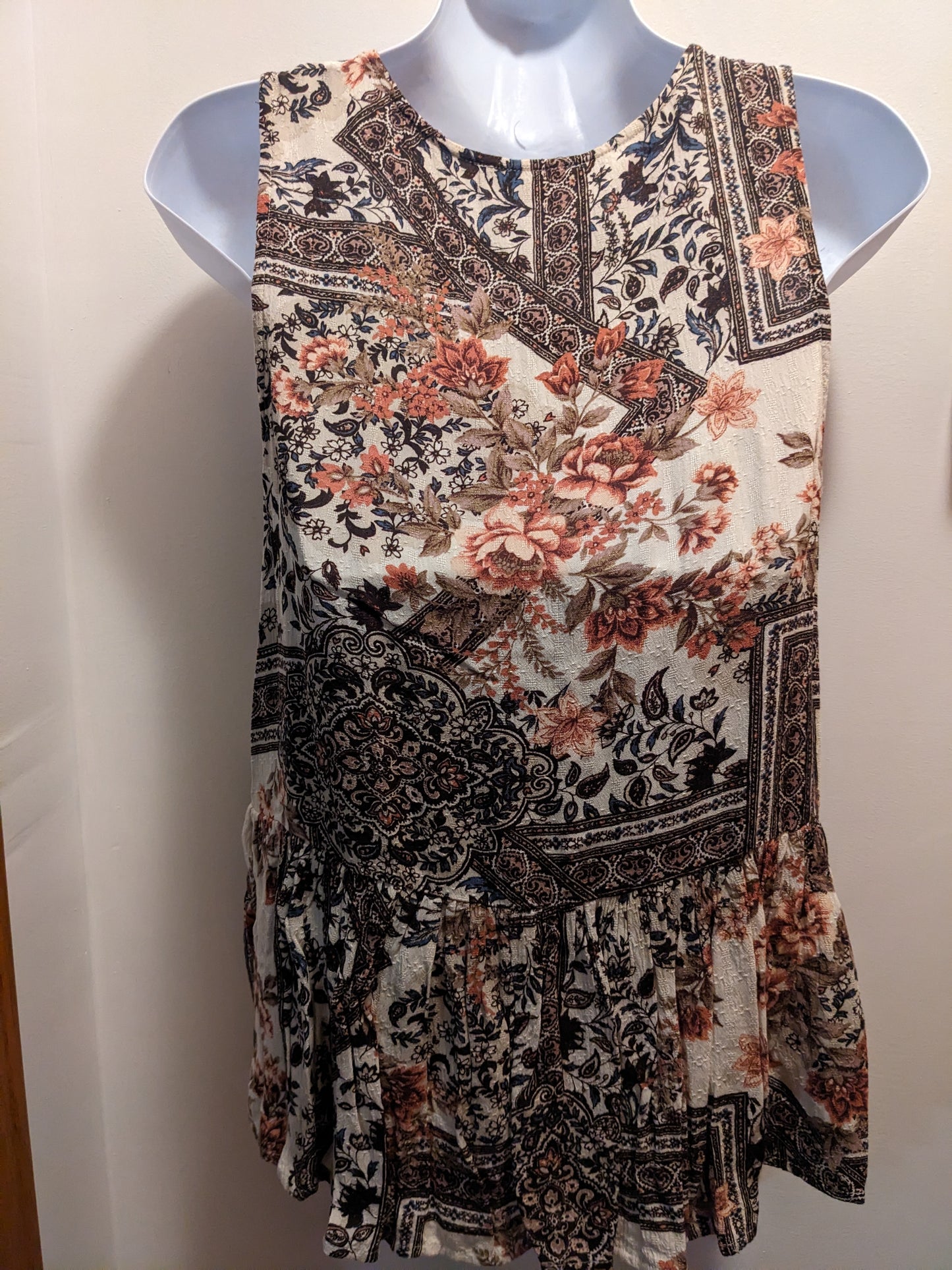 American Eagle Women's XS brown floral sleeveless blouse w/flared hem NWT
