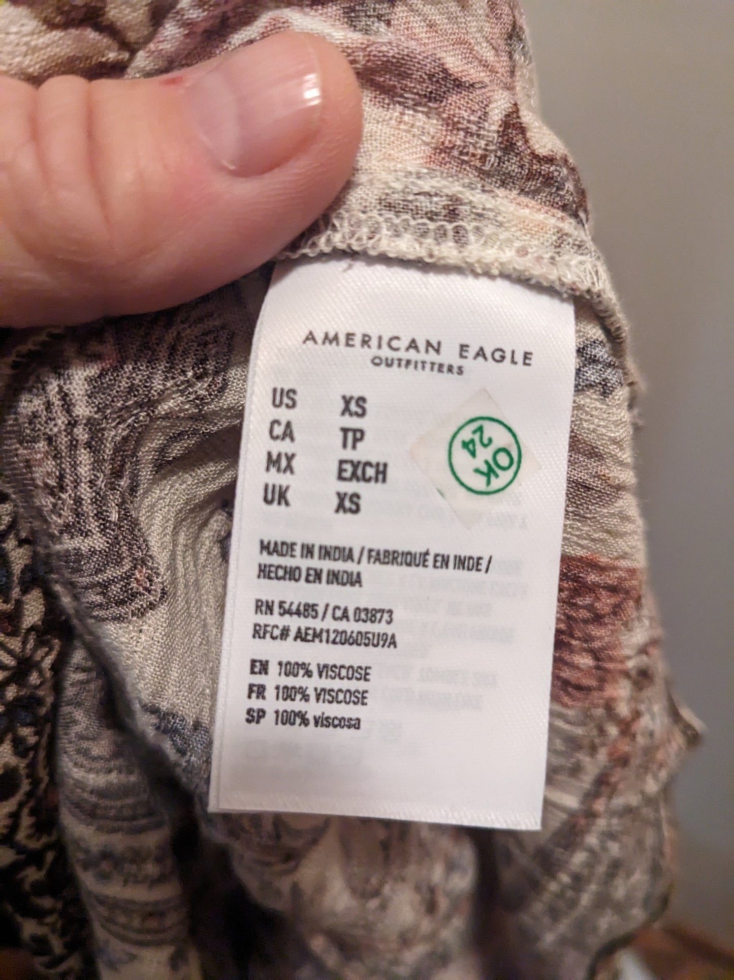 American Eagle Women's XS brown floral sleeveless blouse w/flared hem NWT